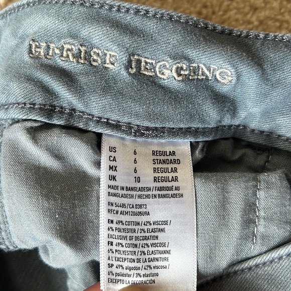 American Eagle Women’s Blue/Gray Distressed Hi-Rise Jegging - Picture 3 of 3